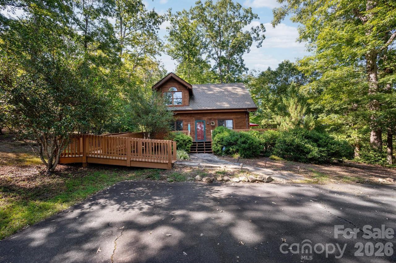 117 Laurel Lakes Pkwy., Lake Lure, NC 28746
