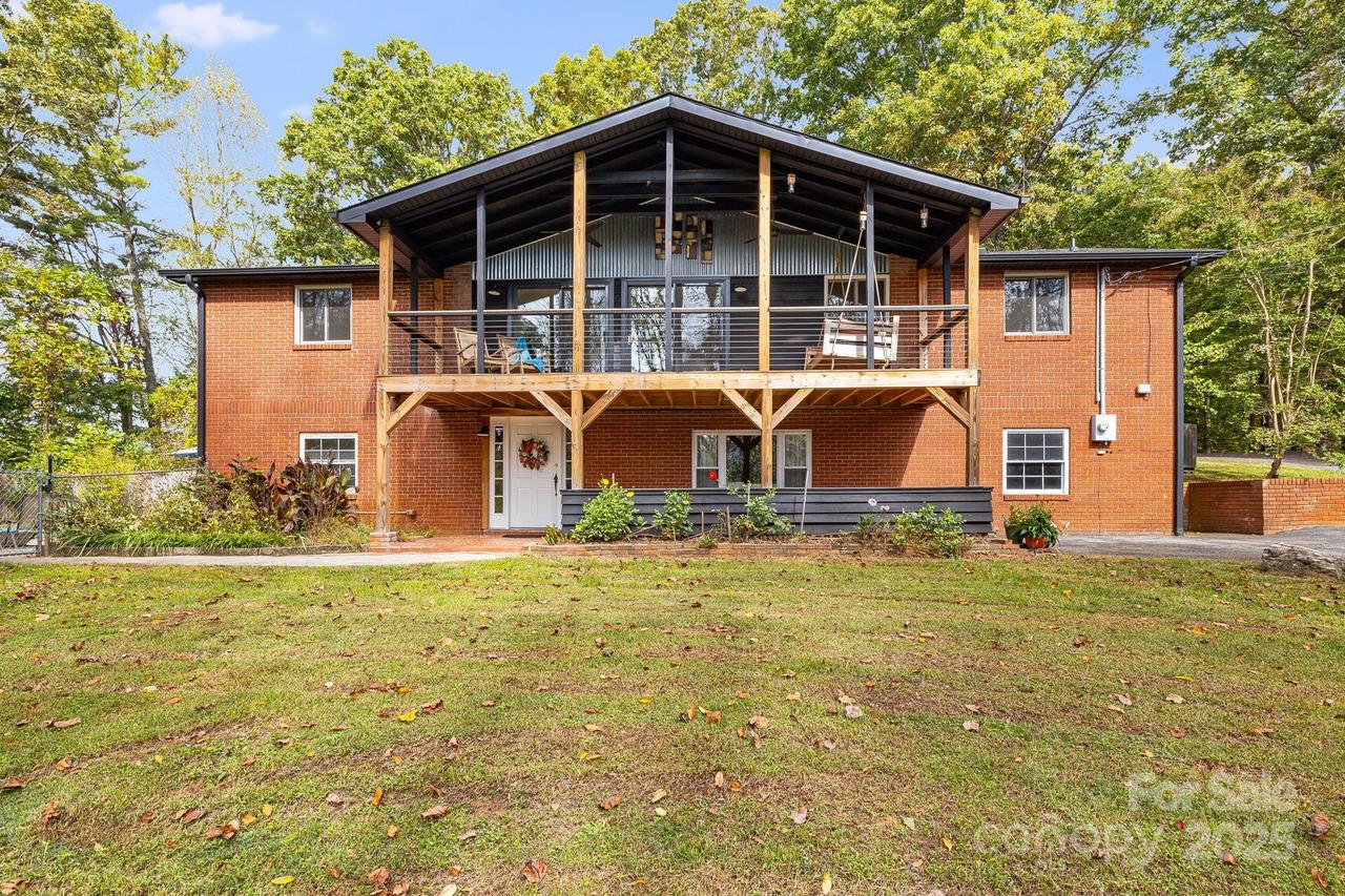 40 Mintz Ln., Swannanoa, NC 28778