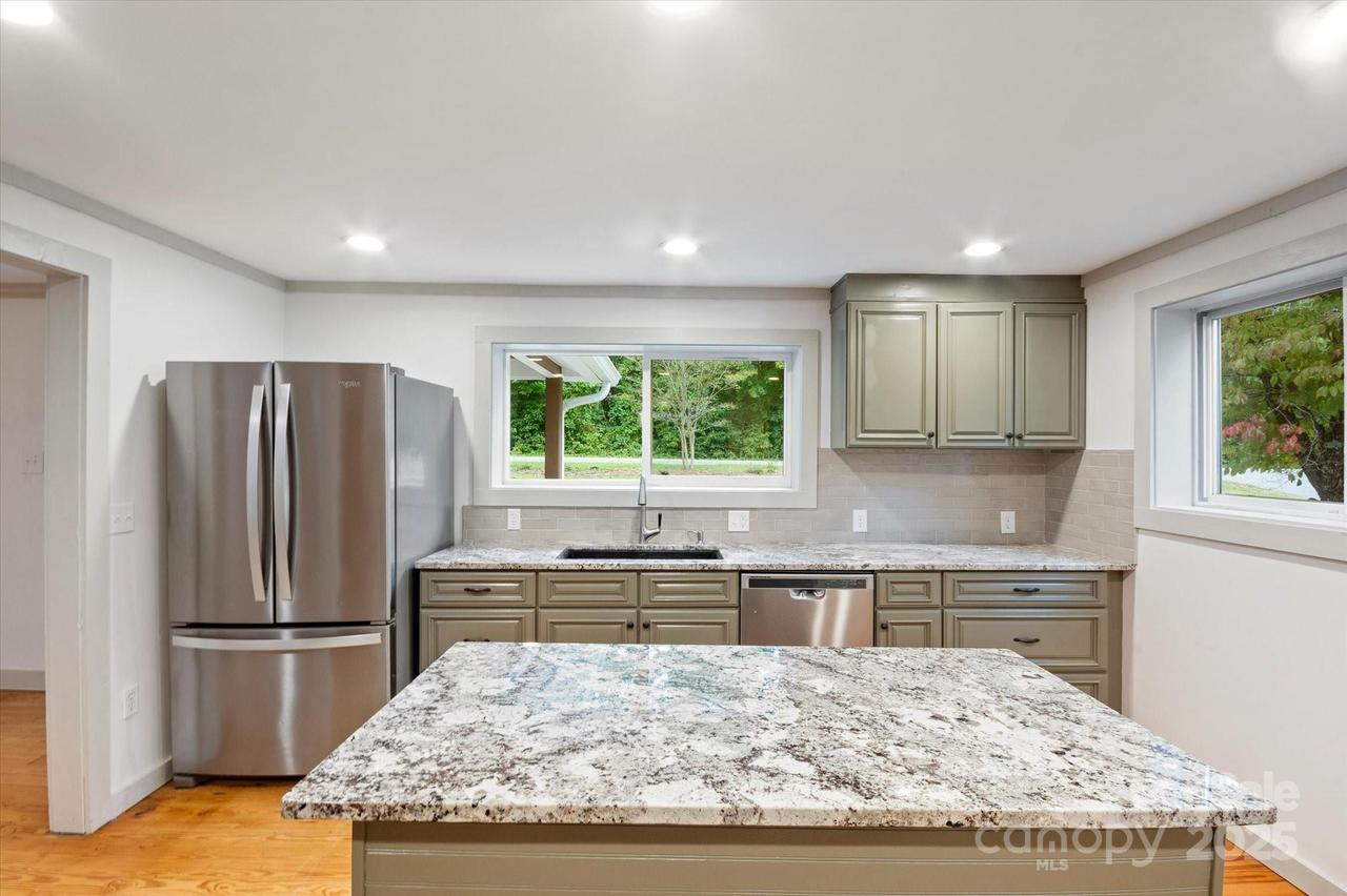 881 Peniel Rd., Columbus, NC 28722