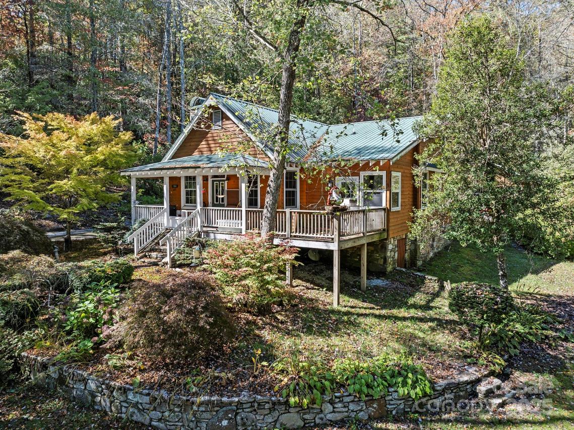 1051 Kim Miller Rd., Lake Toxaway, NC 28747
