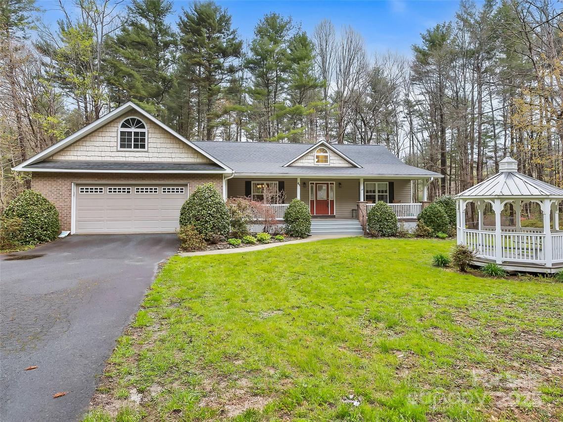 61 Sevier Dr., Hendersonville, NC 28791