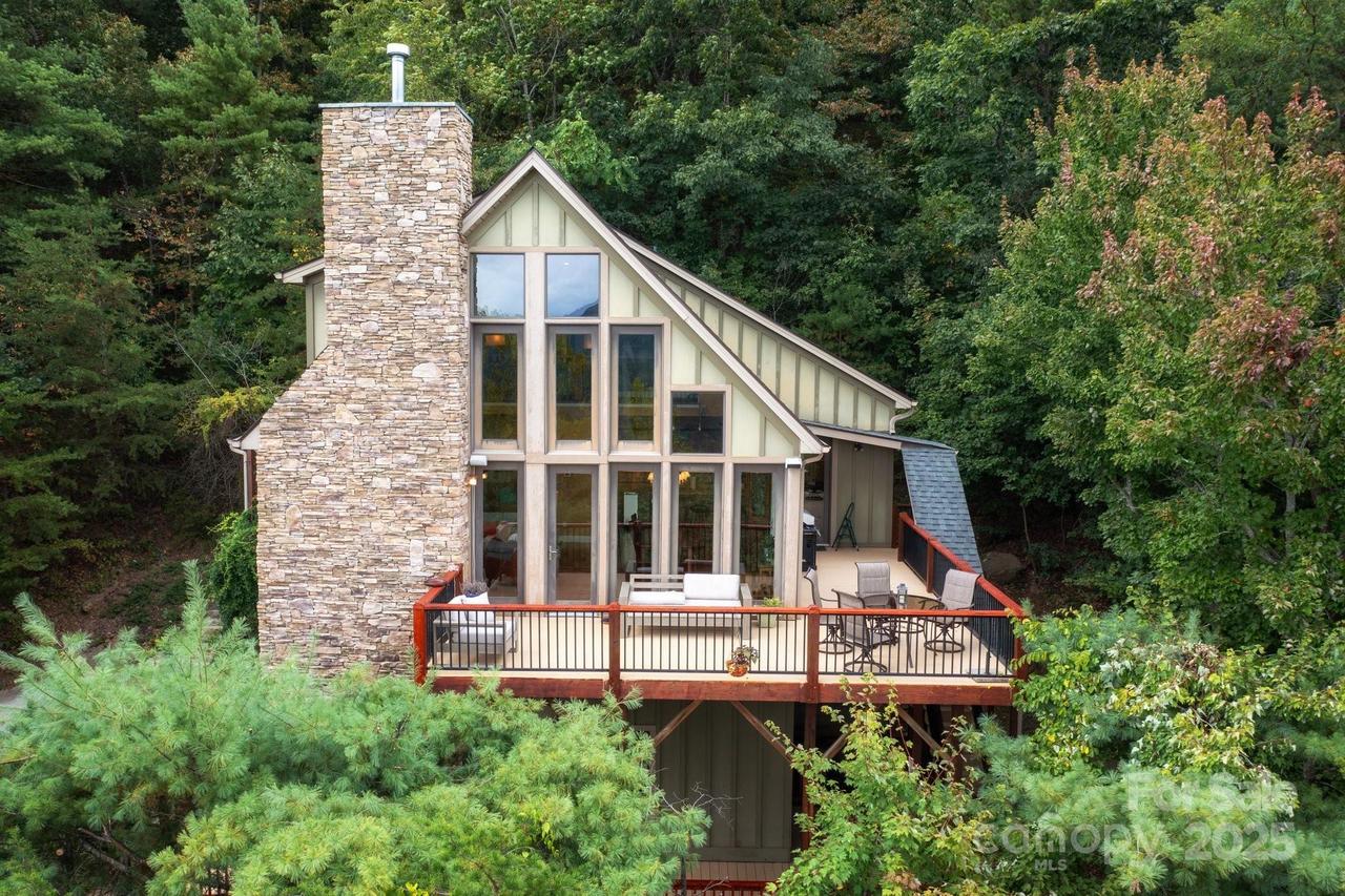130 Black Oak Dr., Asheville, NC 28804
