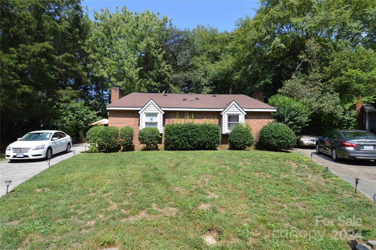 8645-8647 Crows Nest Ln., Charlotte, NC 28226