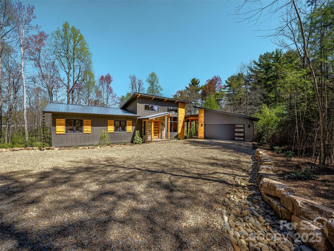 141 Danny Ln., Brevard, NC 28712