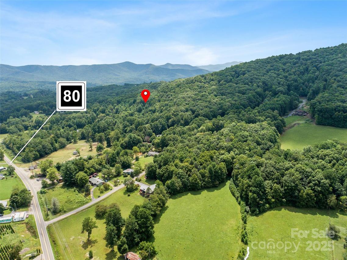 999 Persimmons Ln., Burnsville, NC 28714