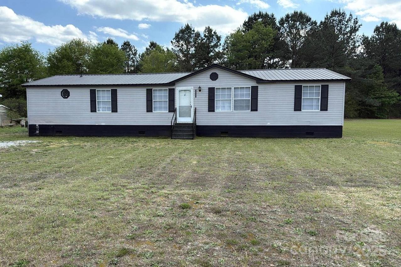 6810 Old Wire Rd., Laurel Hill, NC 28351
