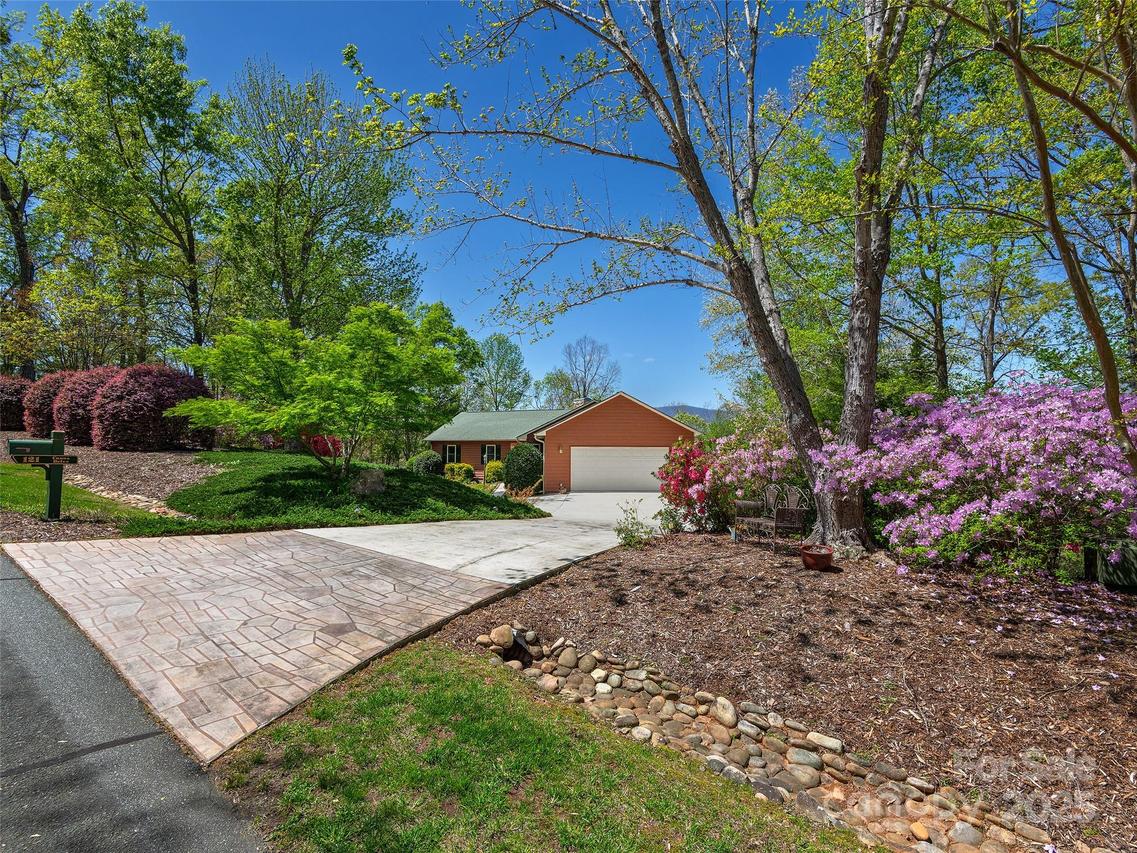 121 Canoe Dr., Mill Spring, NC 28756