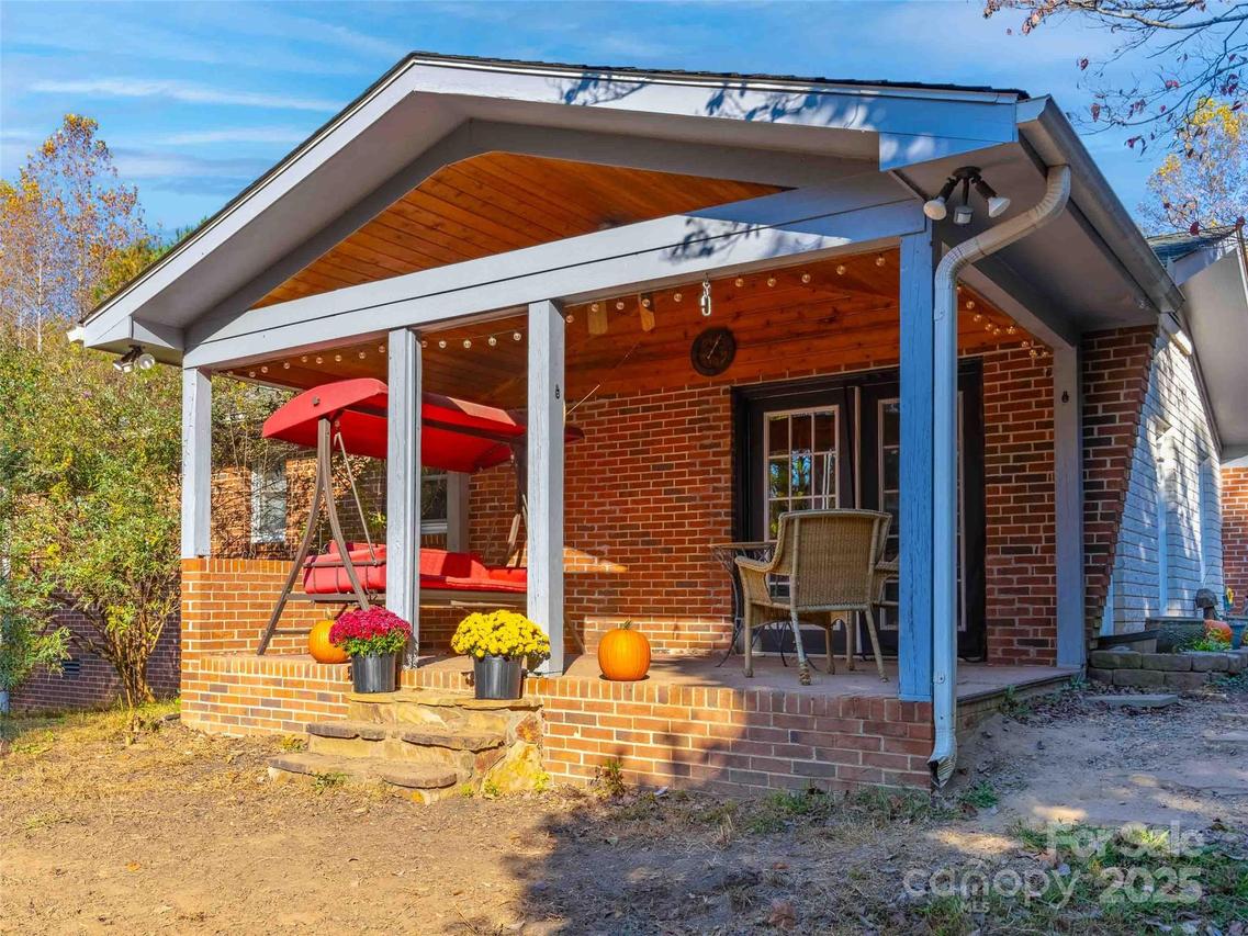 1000 Mountain View Church Rd., Zirconia, NC 28790