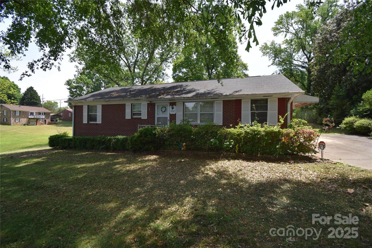 2427 Rhyneland St., Gastonia, NC 28054