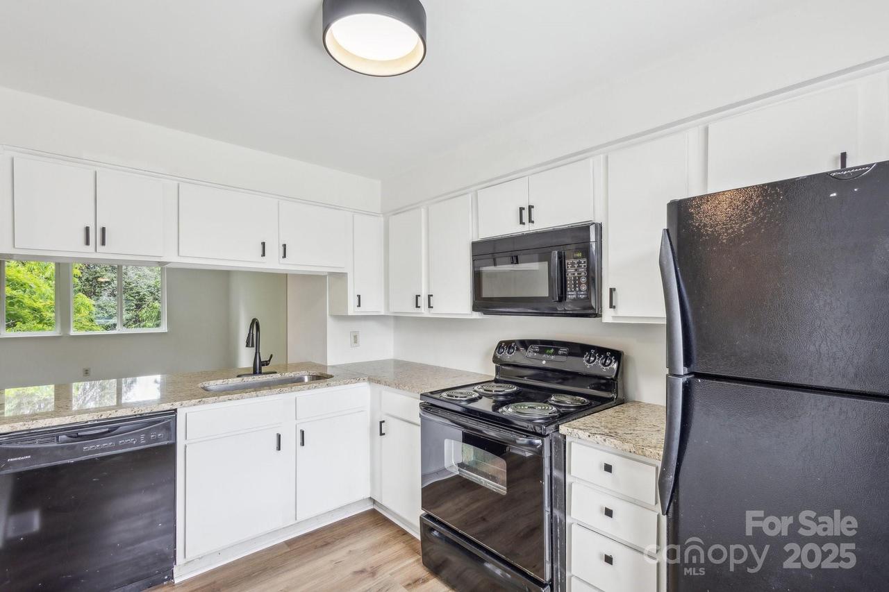 9424 Lexington Cir. #F, Charlotte, NC 28213