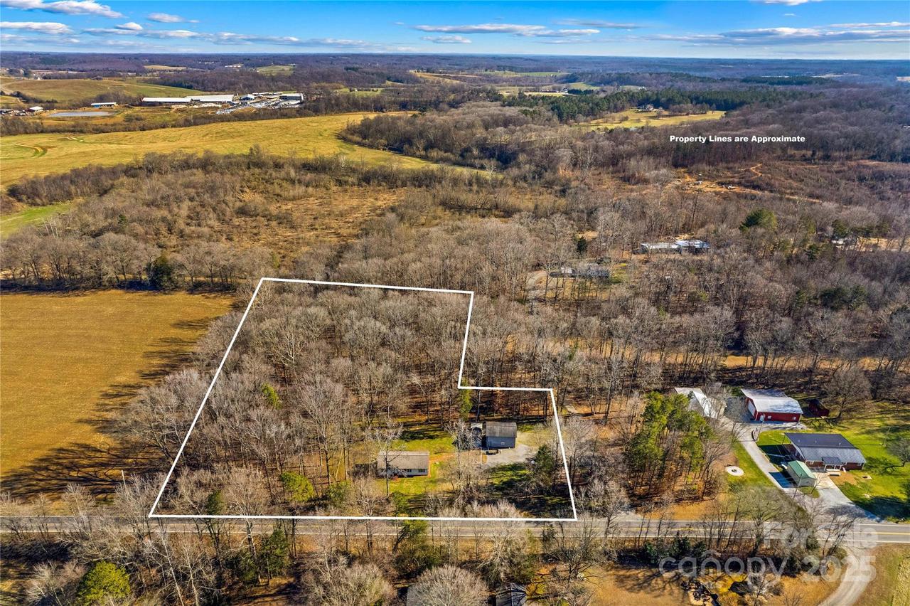 797 Chief Thomas Rd., Harmony, NC 28634