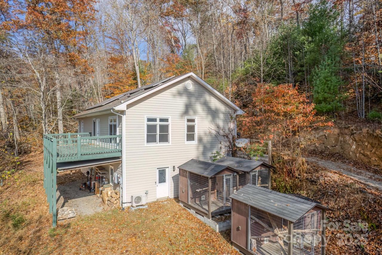 534 Parson Branch Rd., Green Mountain, NC 28740