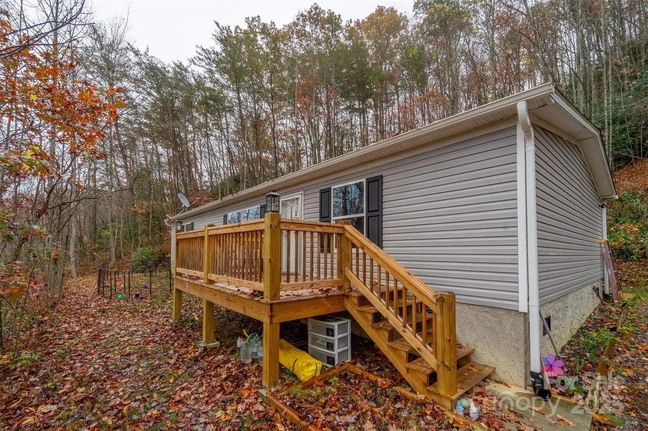 97 Sleeper Branch Rd., Whittier, NC 28789
