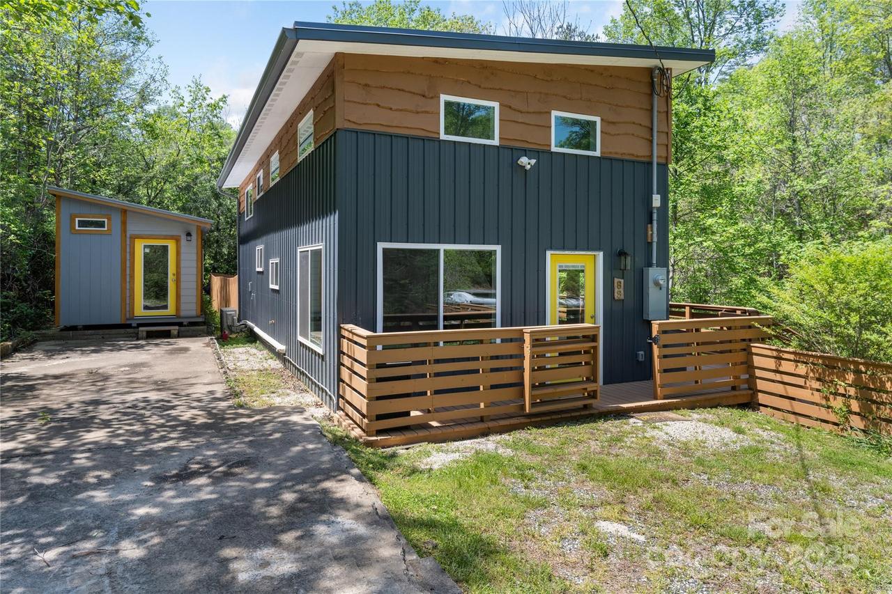89 Flynn Branch Rd., Asheville, NC 28804