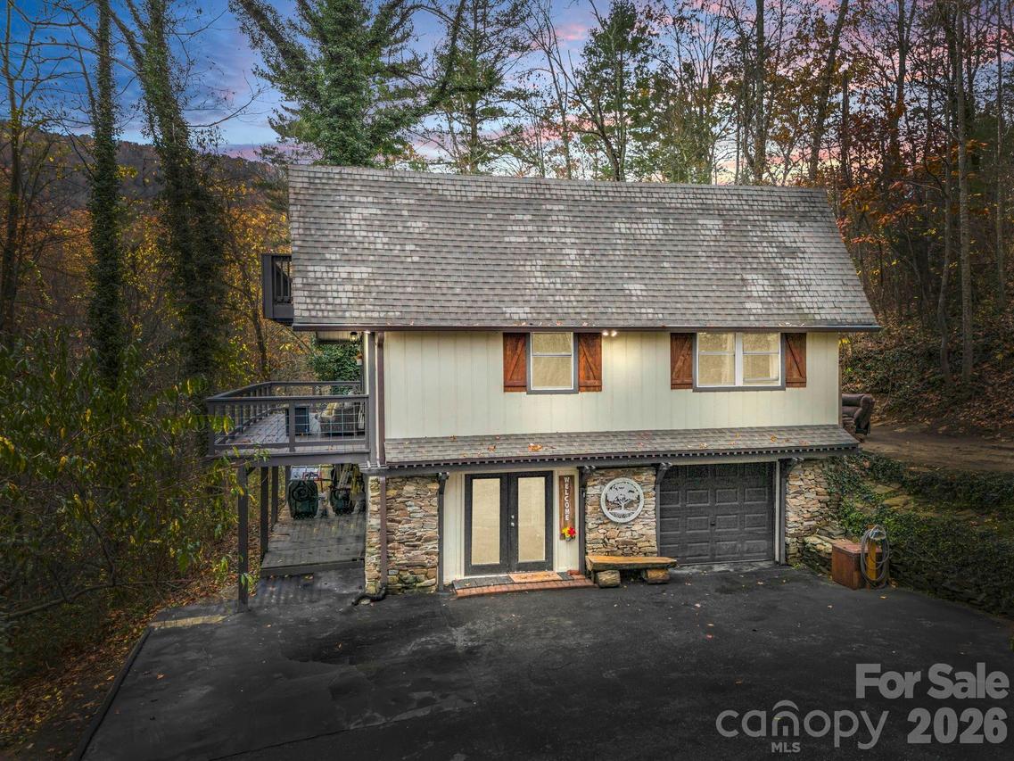 93 Foster Hill Dr., Hendersonville, NC 28739