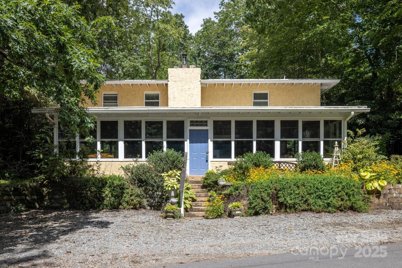 26 Kitazuma Rd., Black Mountain, NC 28711