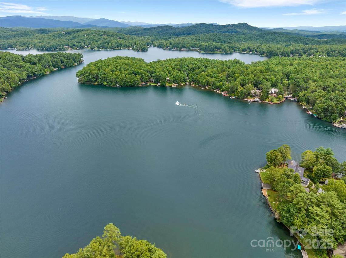 562 West Club Blvd., Lake Toxaway, NC 28747