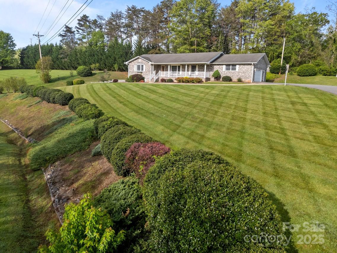 35 Clayton Dr., Weaverville, NC 28787