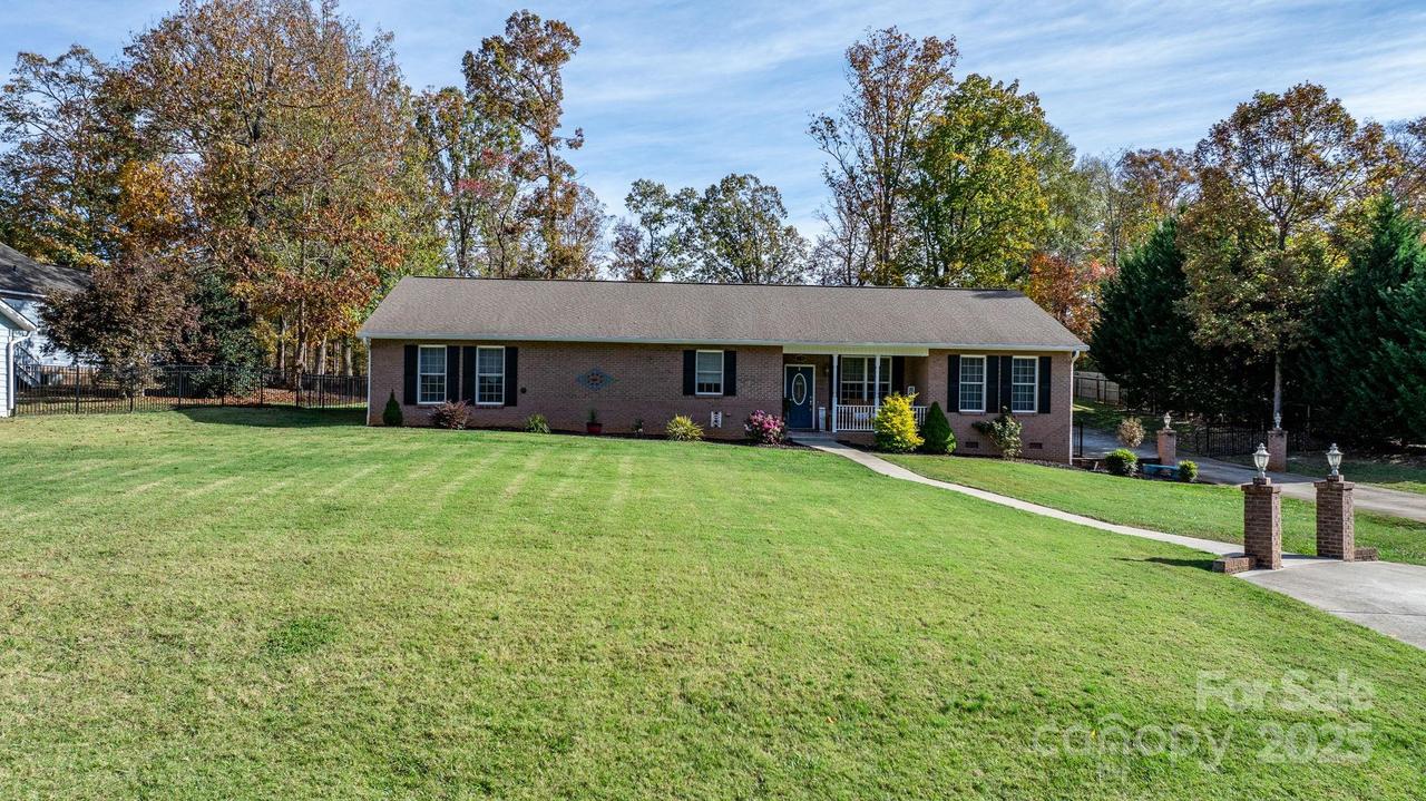 1246 Hillsboro Ave., Hickory, NC 28602