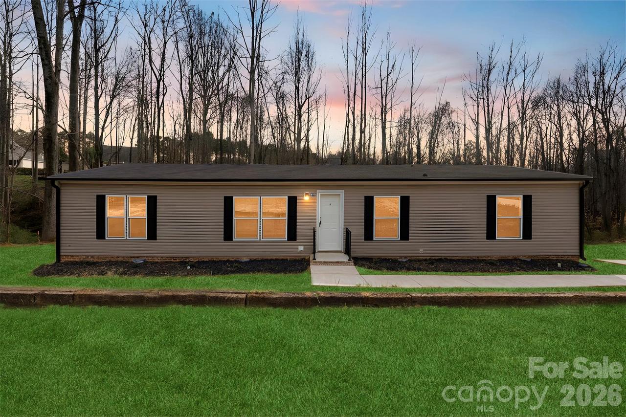 210 Sailwinds Rd., Mooresville, NC 28115