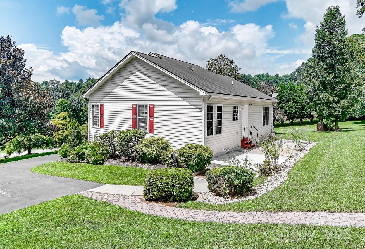 99999 Black Bear Ridge Tr., Zirconia, NC 28790