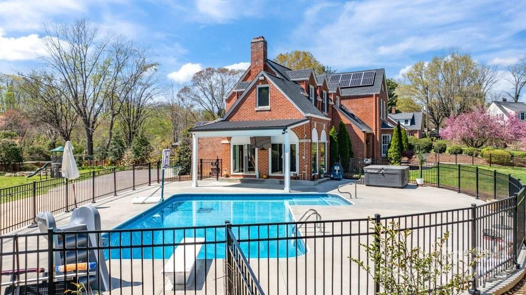 300 Morgan St., Marion, NC 28752