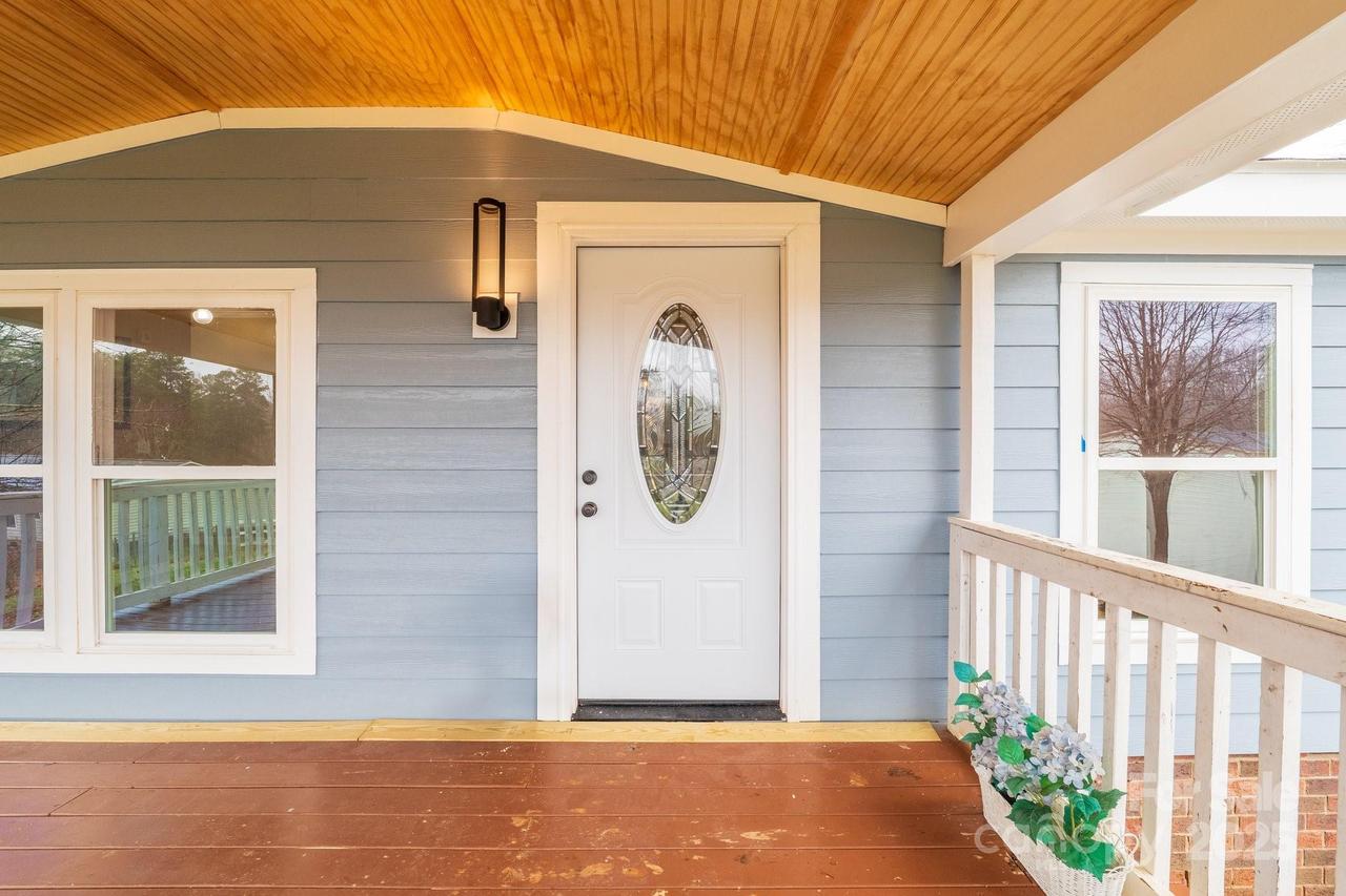 5112 Green Leaf Ct., Mount Holly, NC 28120
