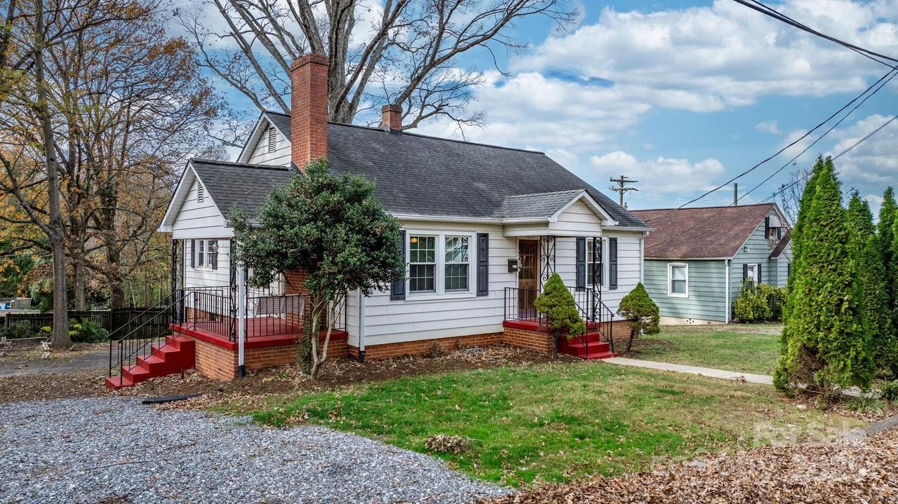 1235 10th St., Hickory, NC 28601