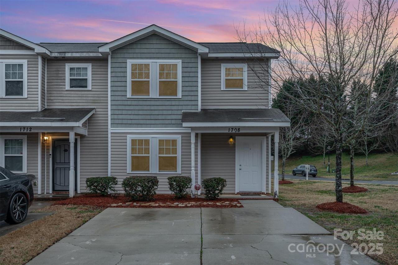 1708 Holliford Ct., Charlotte, NC 28215