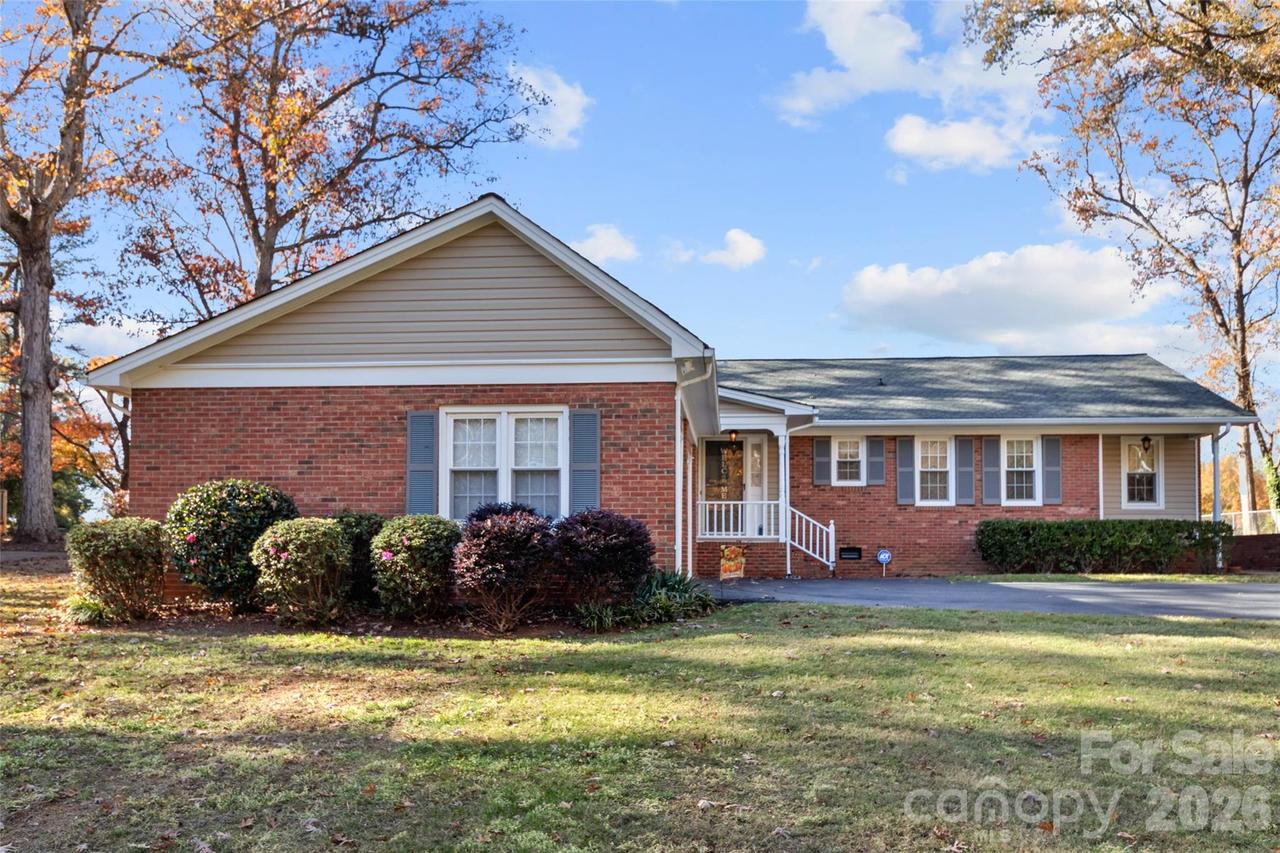1204 White Oaks Cir., Monroe, NC 28112