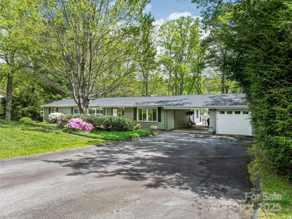 29 Robinhood Rd., Asheville, NC 28804