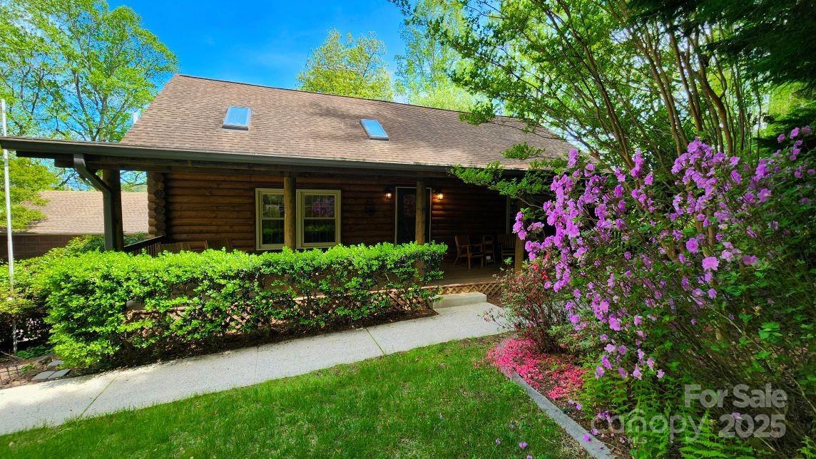336 Winding Way Ln., Hendersonville, NC 28792