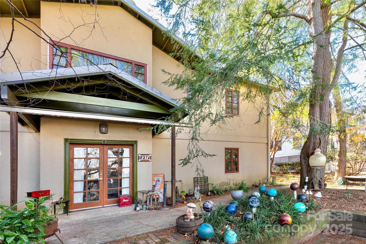 297 Hillside St., Asheville, NC 28801