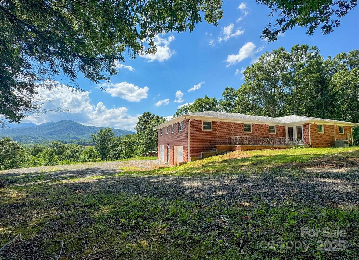 378 Monte Vista Dr., Waynesville, NC 28786