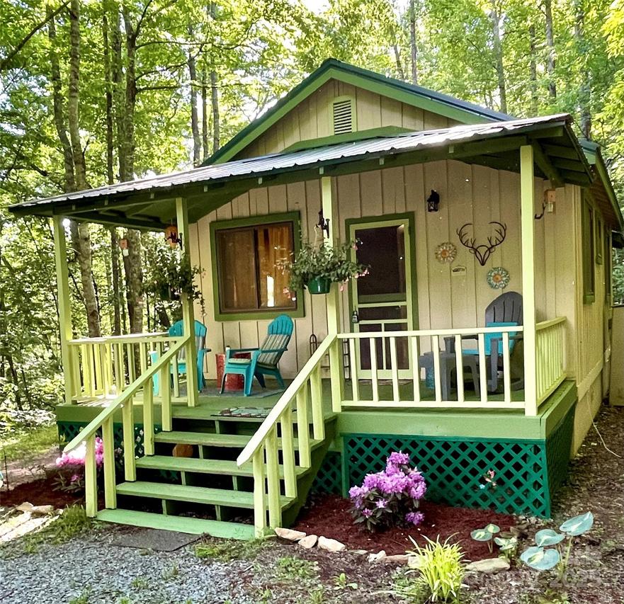 180 Valley Ln., Bryson City, NC 28713