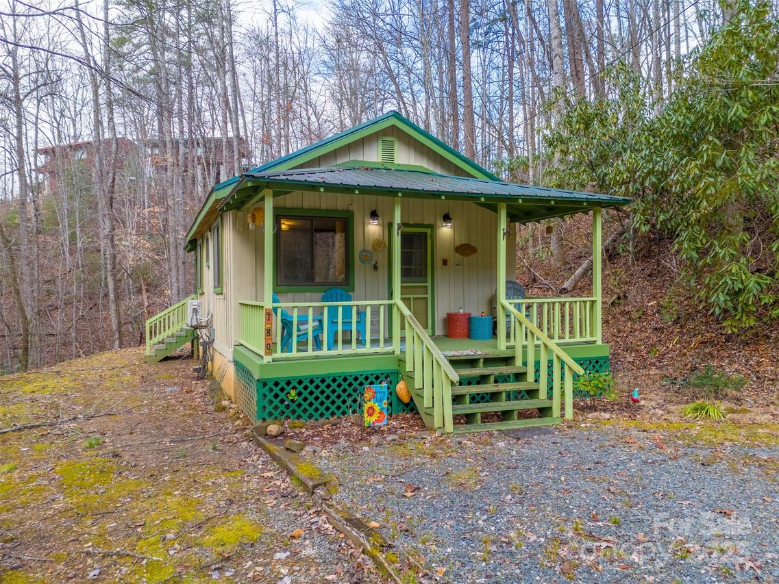 180 Valley Ln., Bryson City, NC 28713