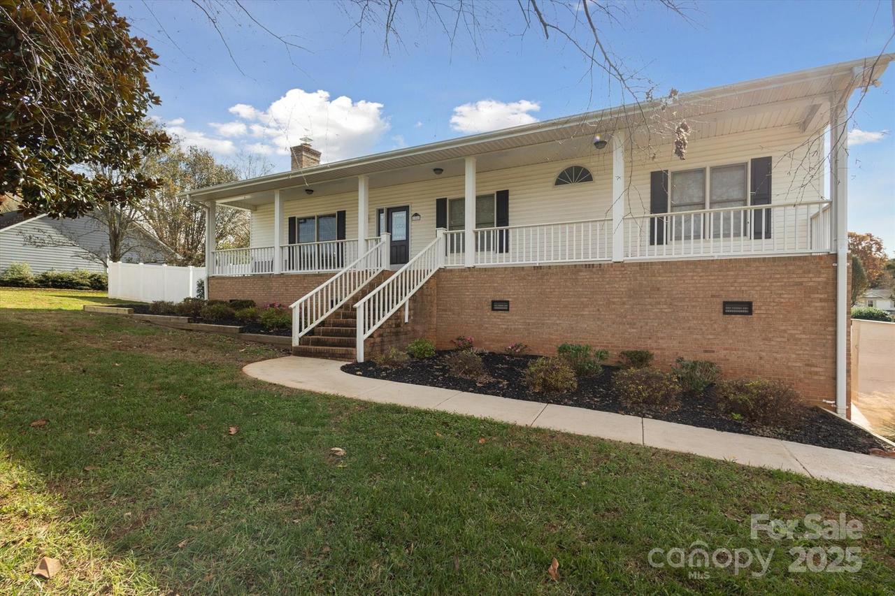 104 Vista Dr., Davidson, NC 28036