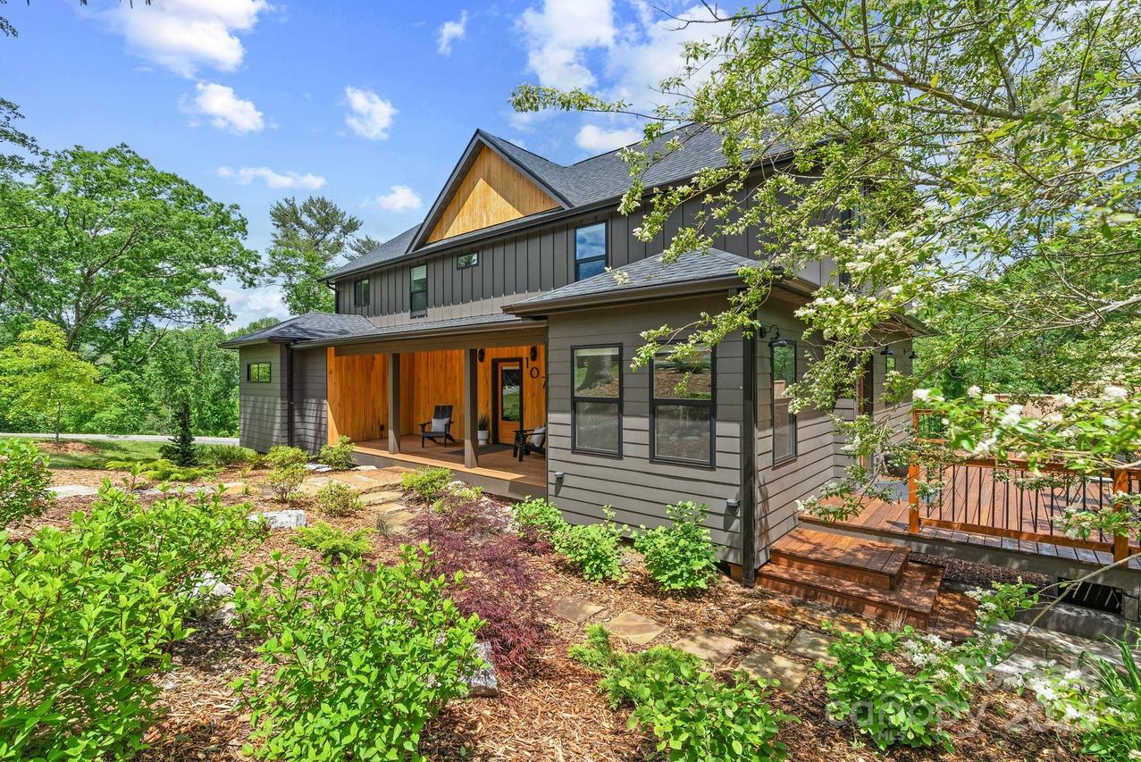 107 Beautyberry Dr., Asheville, NC 28801