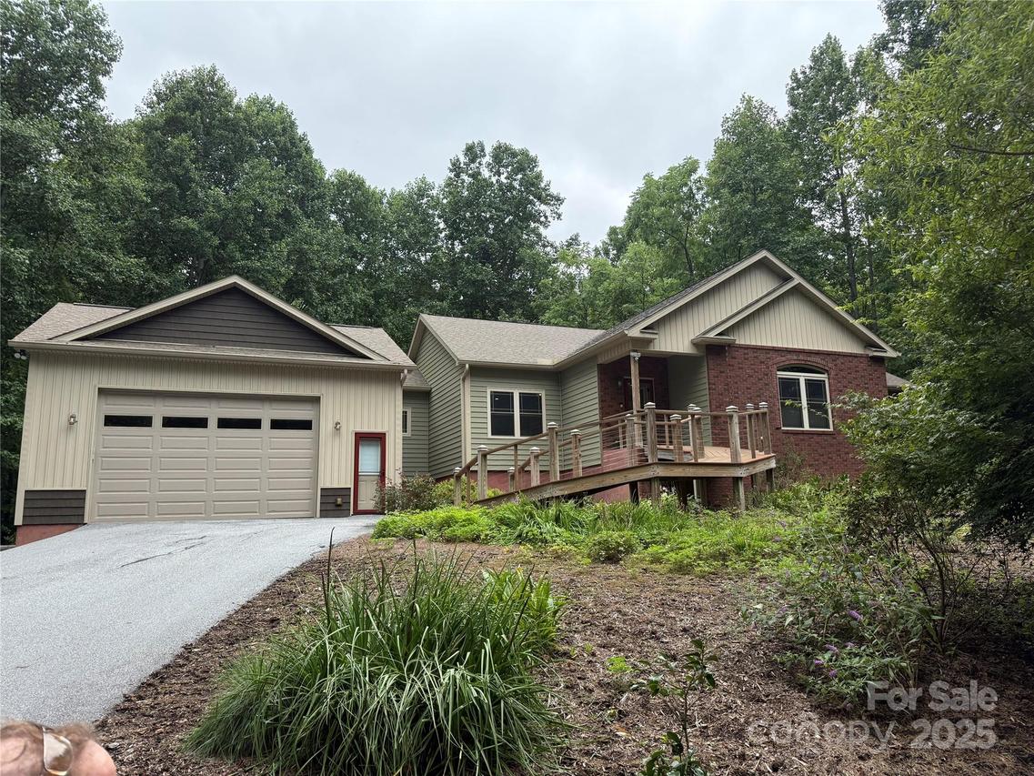 281 Ewbank Rd., Etowah, NC 28729