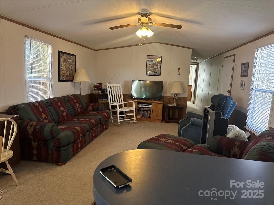 160 Aquarius Rd., Canton, NC 28716