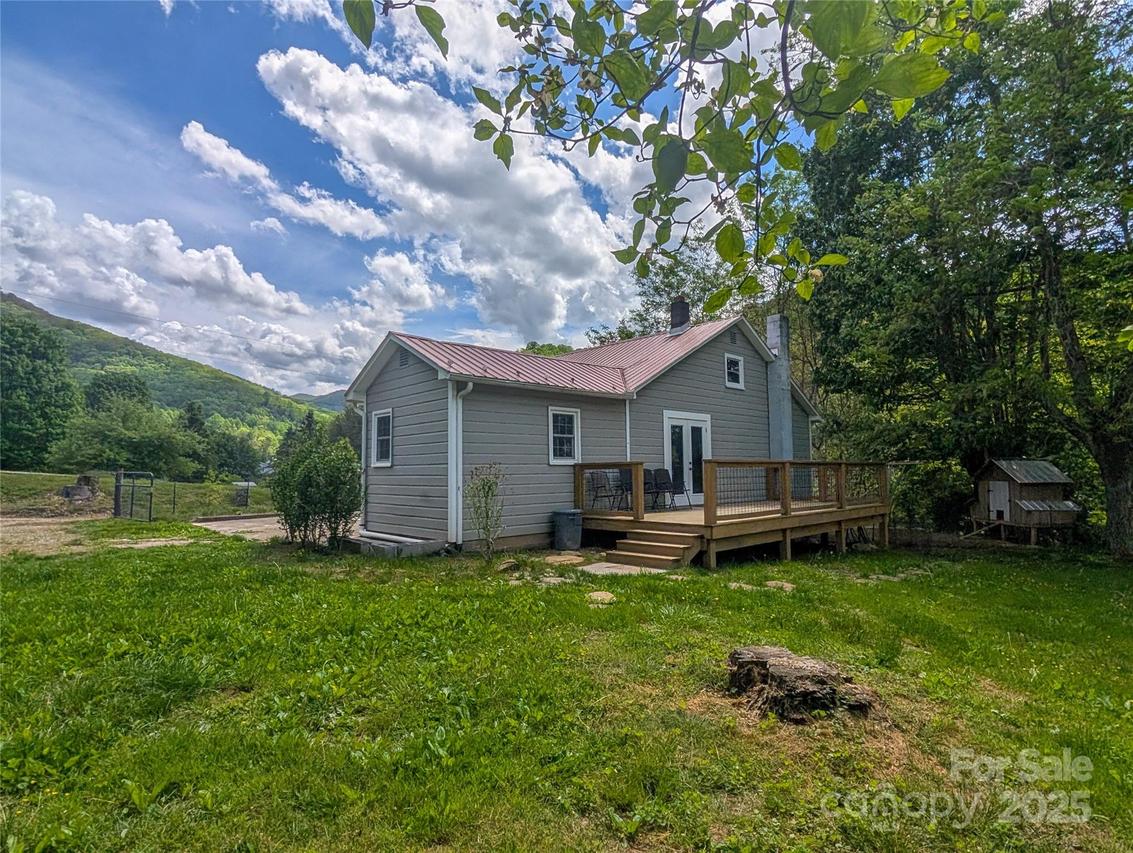 95 Lady Bug Ln., Burnsville, NC 28714