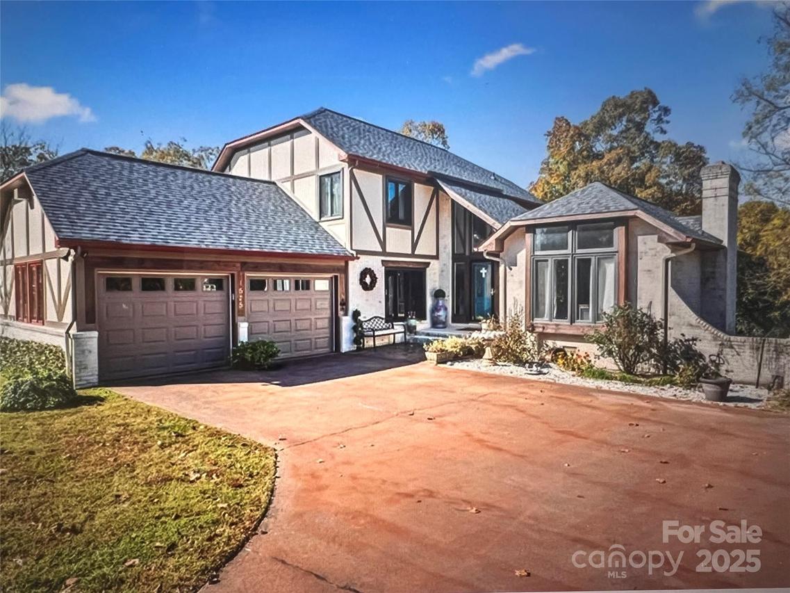 1525 Stout Manor Dr., Yadkinville, NC 27055