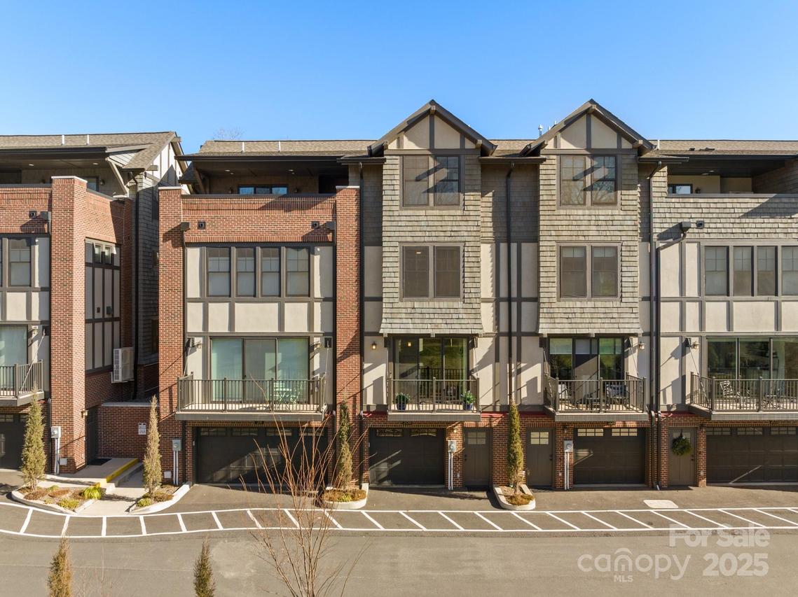 209 Broadway St., Asheville, NC 28801