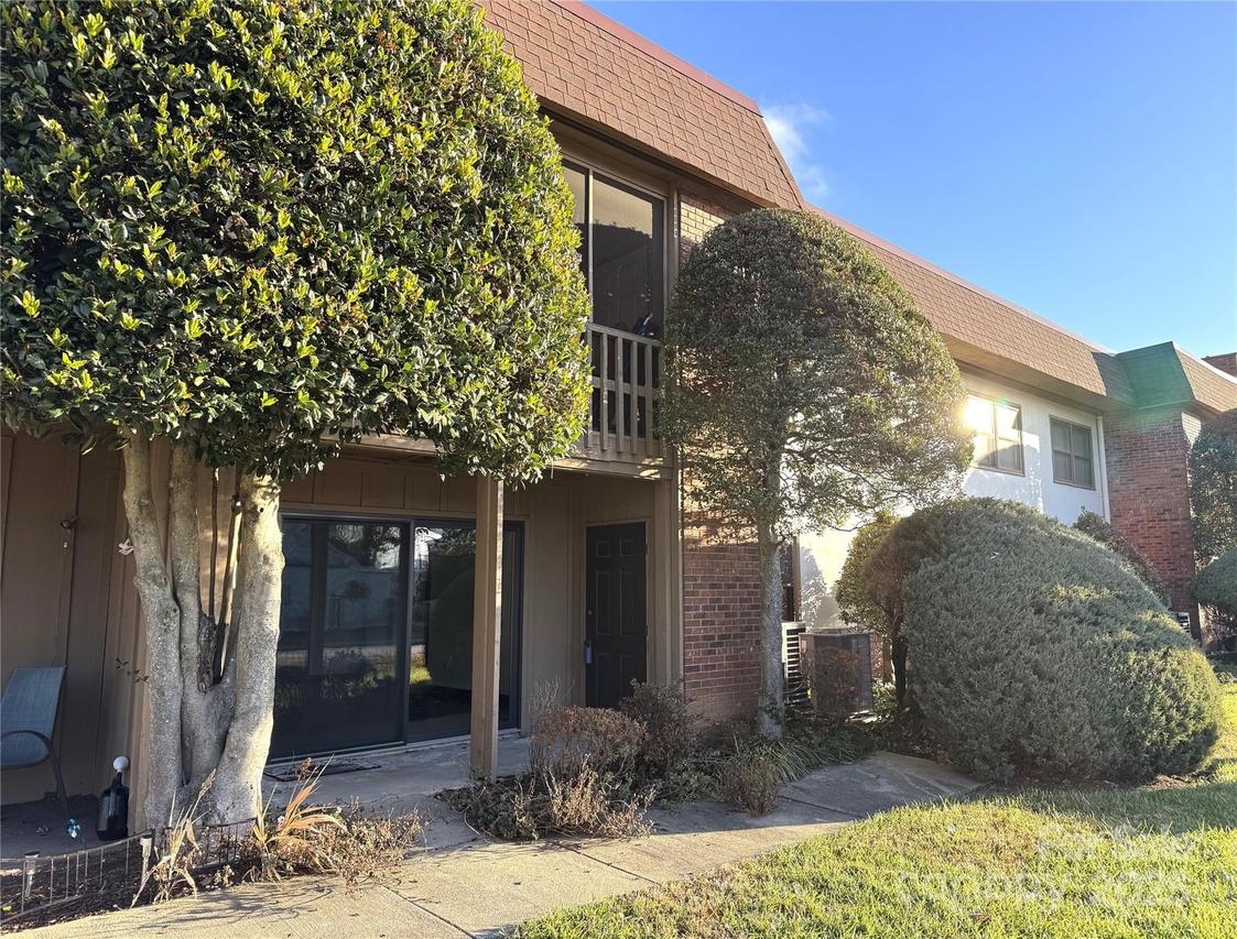 427 6th Ave. #A-12, Hendersonville, NC 28739