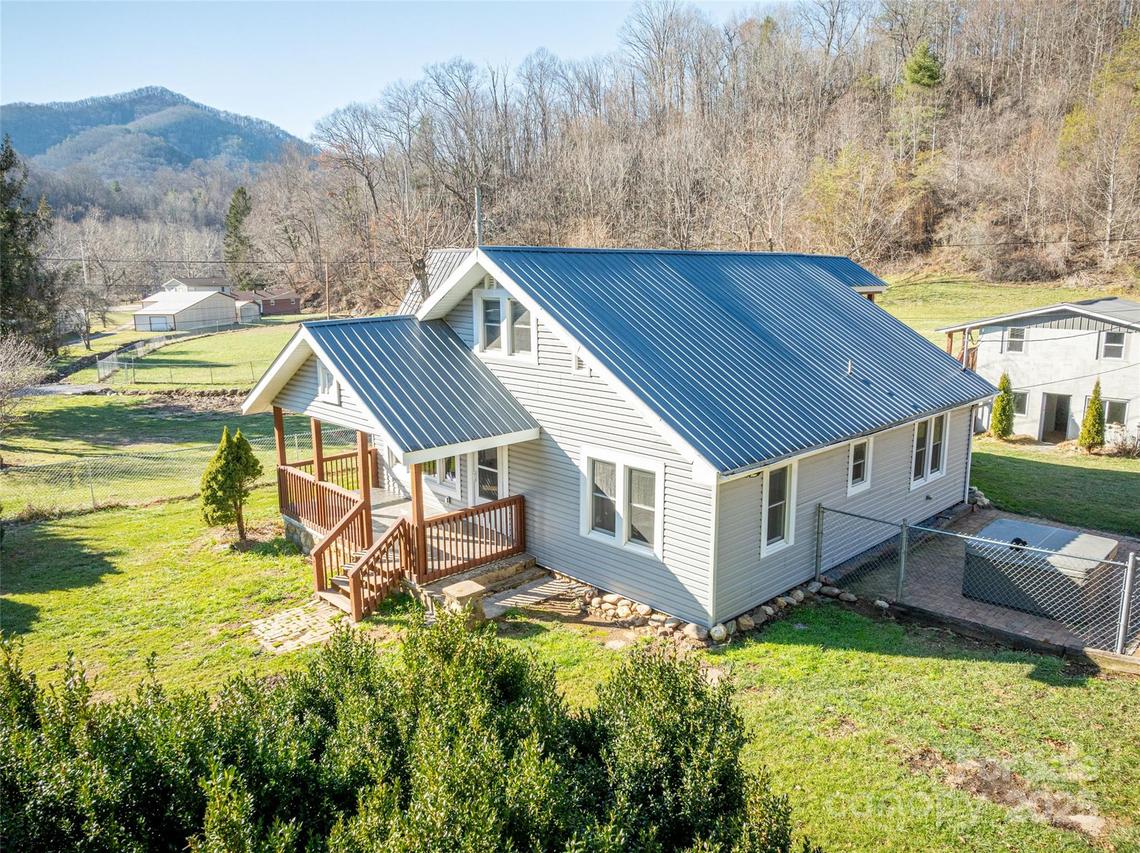 31 Black Branch Rd., Canton, NC 28716