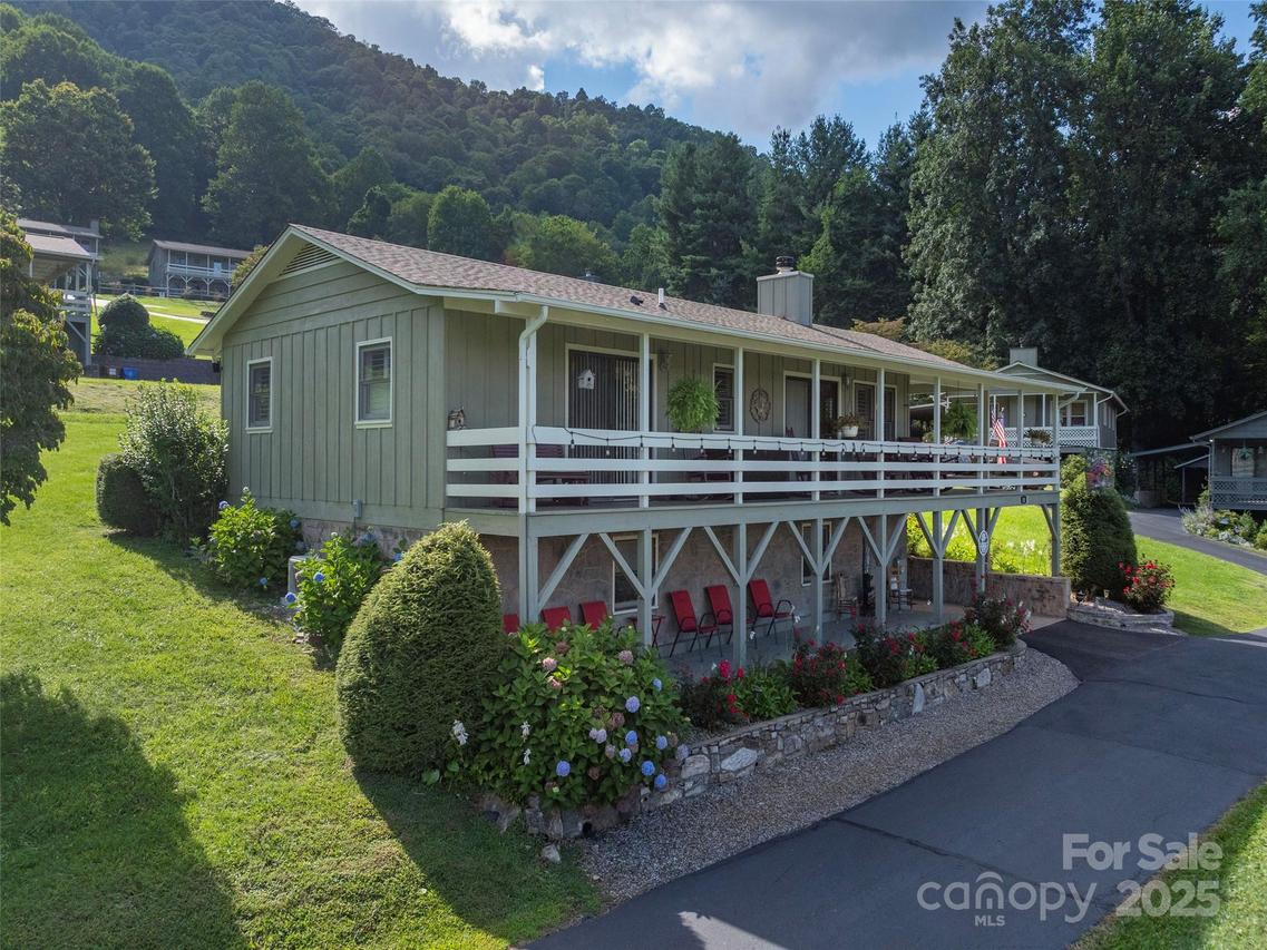 10 Onyx Ln., Maggie Valley, NC 28751
