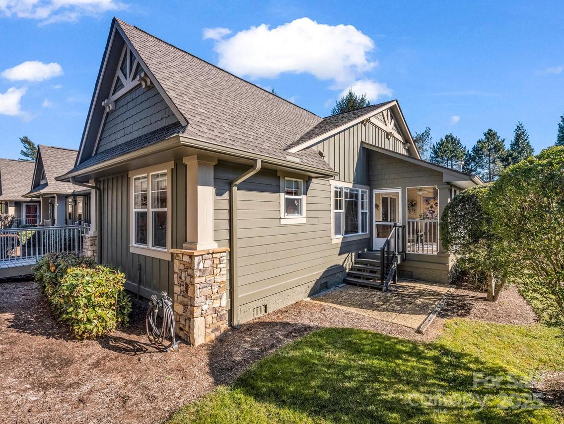 603 Fox Den Ct., Hendersonville, NC 28792
