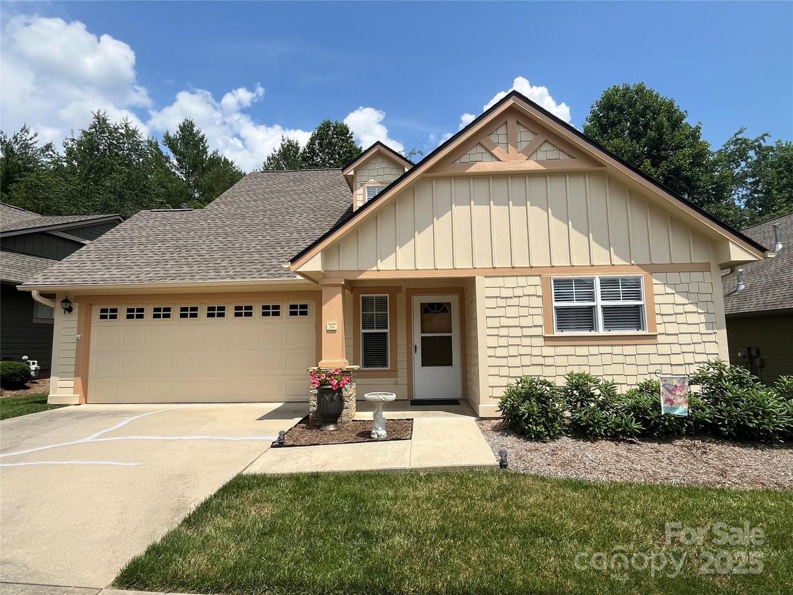 24 Gray Wolf Ln., Hendersonville, NC 28792