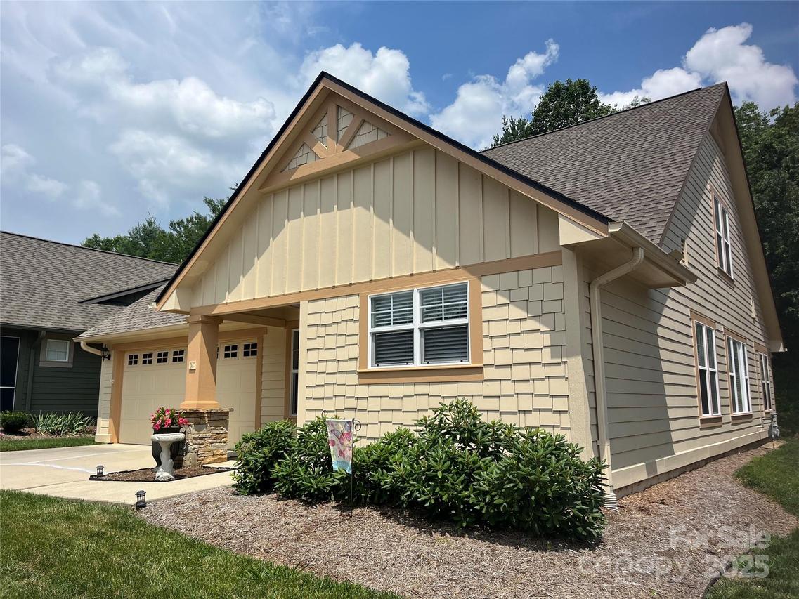 24 Gray Wolf Ln., Hendersonville, NC 28792