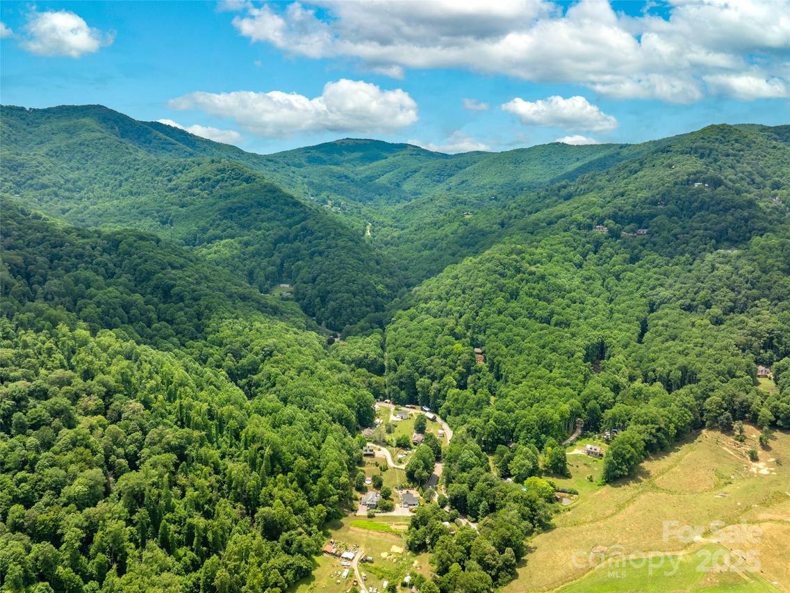 4 Roaring Creek Ln., Waynesville, NC 28785